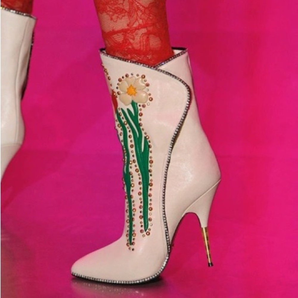 SOLD!!! RARE Gucci Fosca Floral Crystal Embroidered Boots 37 BNWT